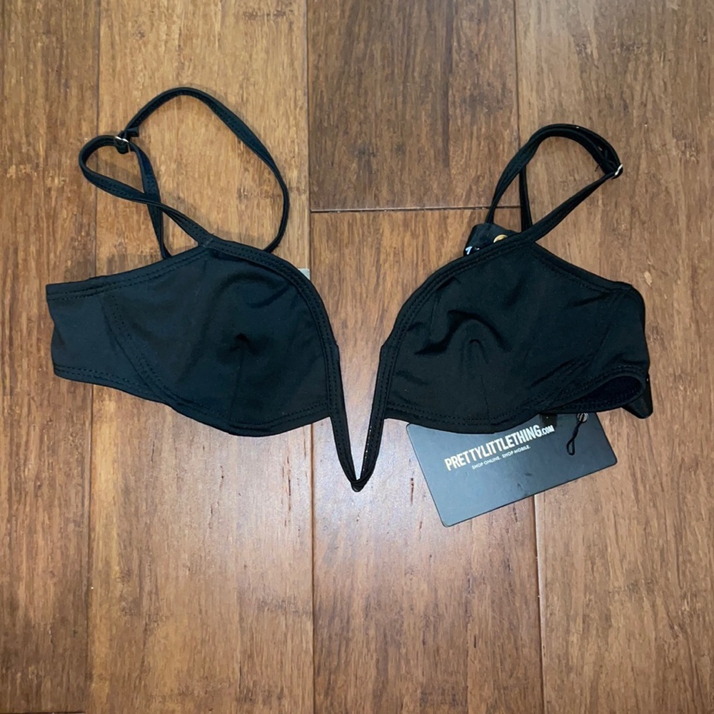 Brand new V cut Swim top ( PrettyLittleThing )